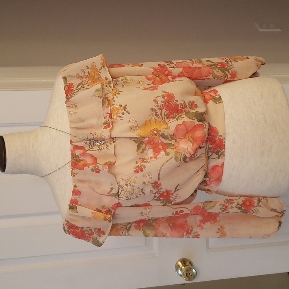𝅺LUMIERE Floral Off Shoulder Top NWT